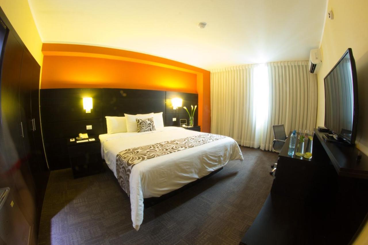 Hotel El Gran Marques Trujillo Buitenkant foto