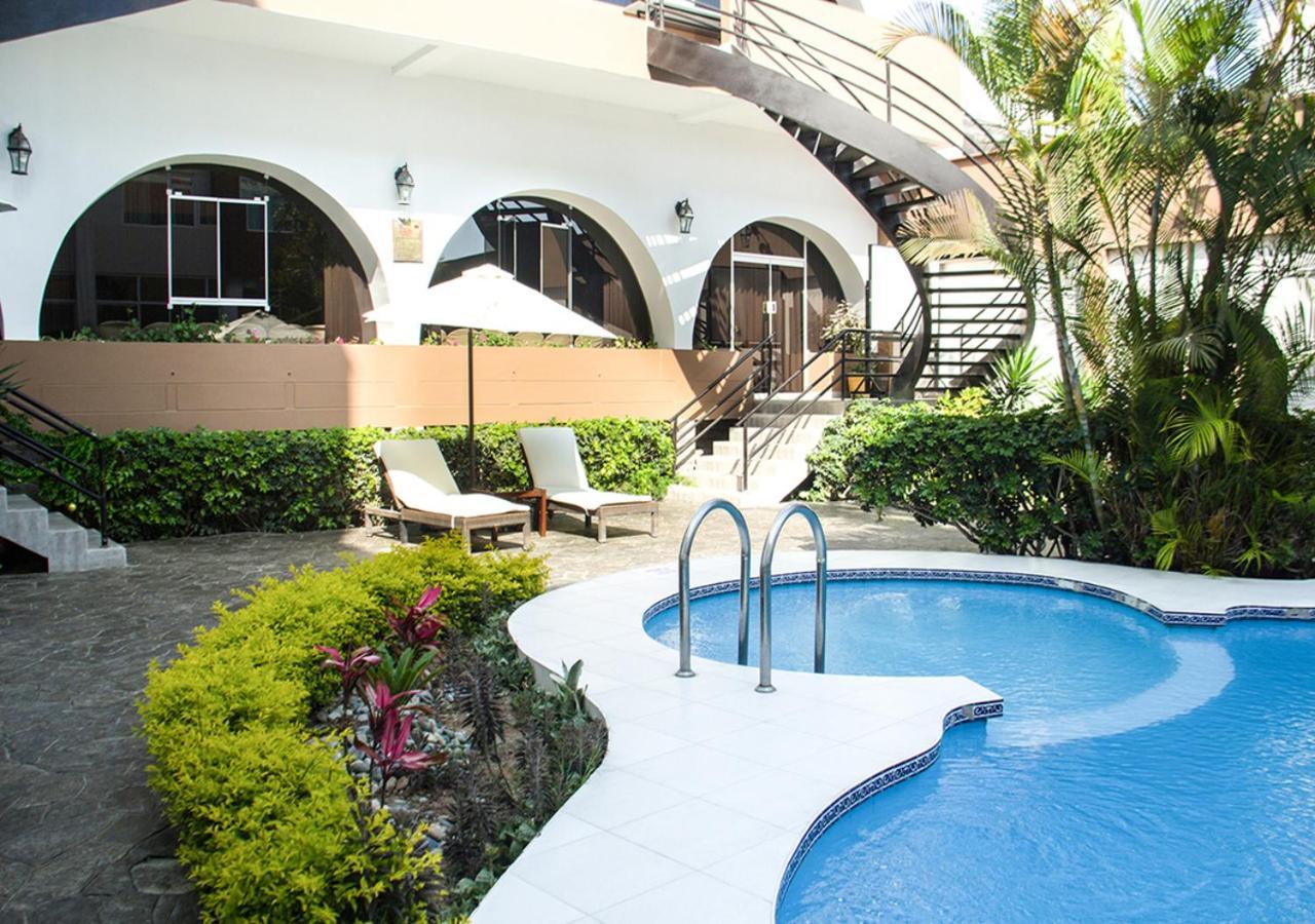 Hotel El Gran Marques Trujillo Buitenkant foto