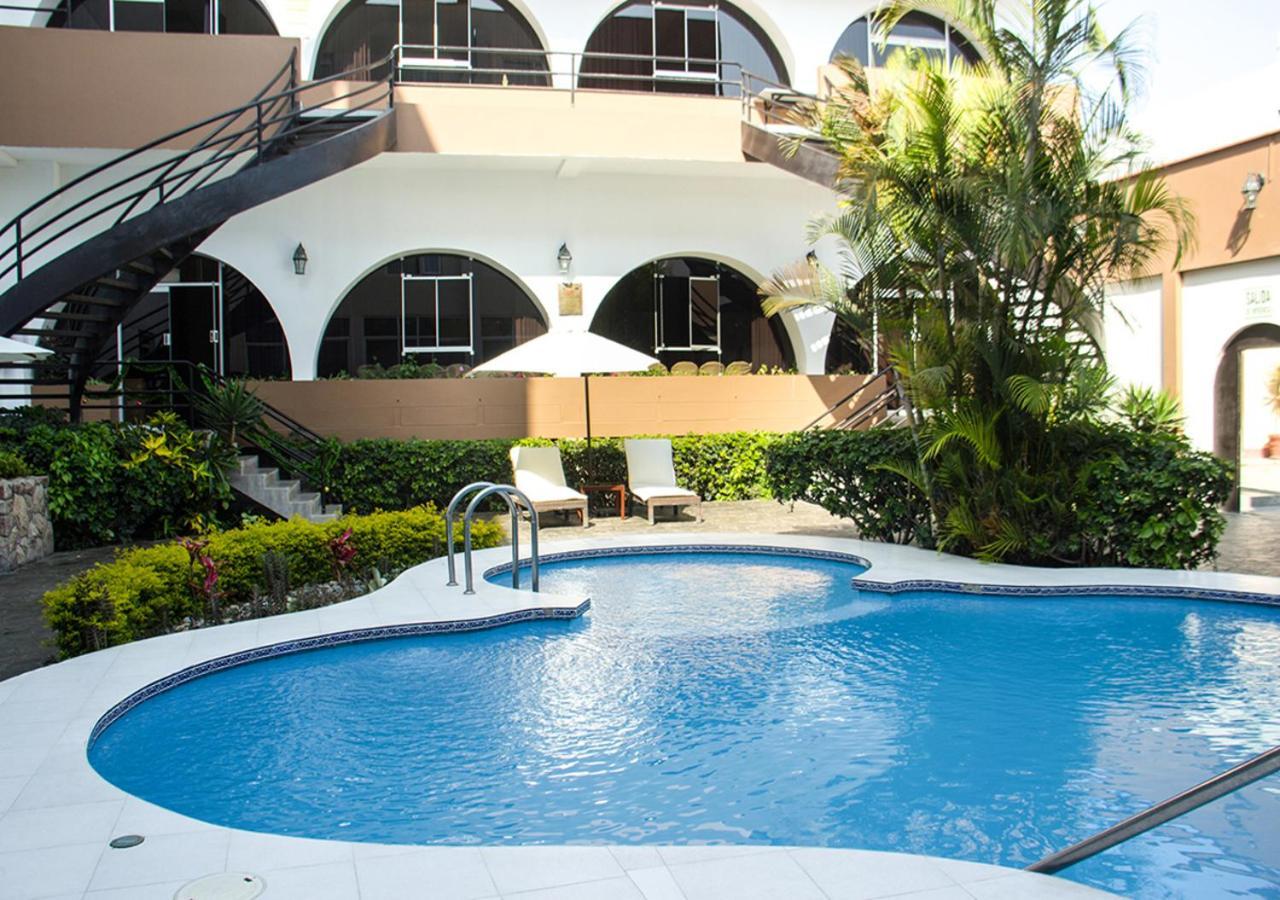 Hotel El Gran Marques Trujillo Buitenkant foto
