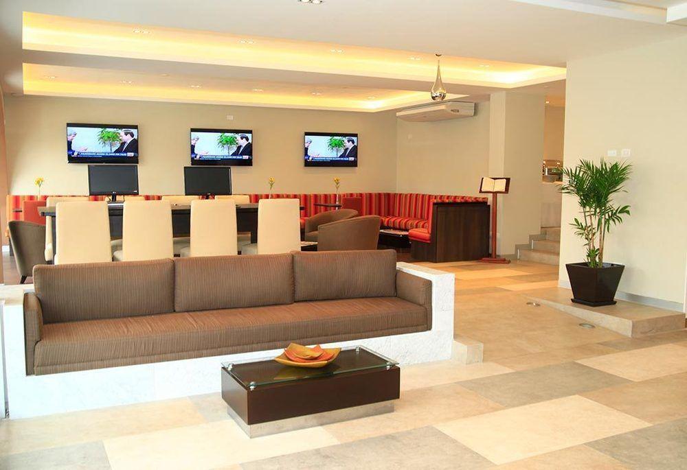 Hotel El Gran Marques Trujillo Buitenkant foto