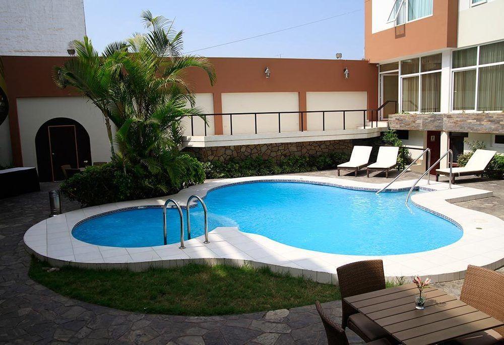 Hotel El Gran Marques Trujillo Buitenkant foto